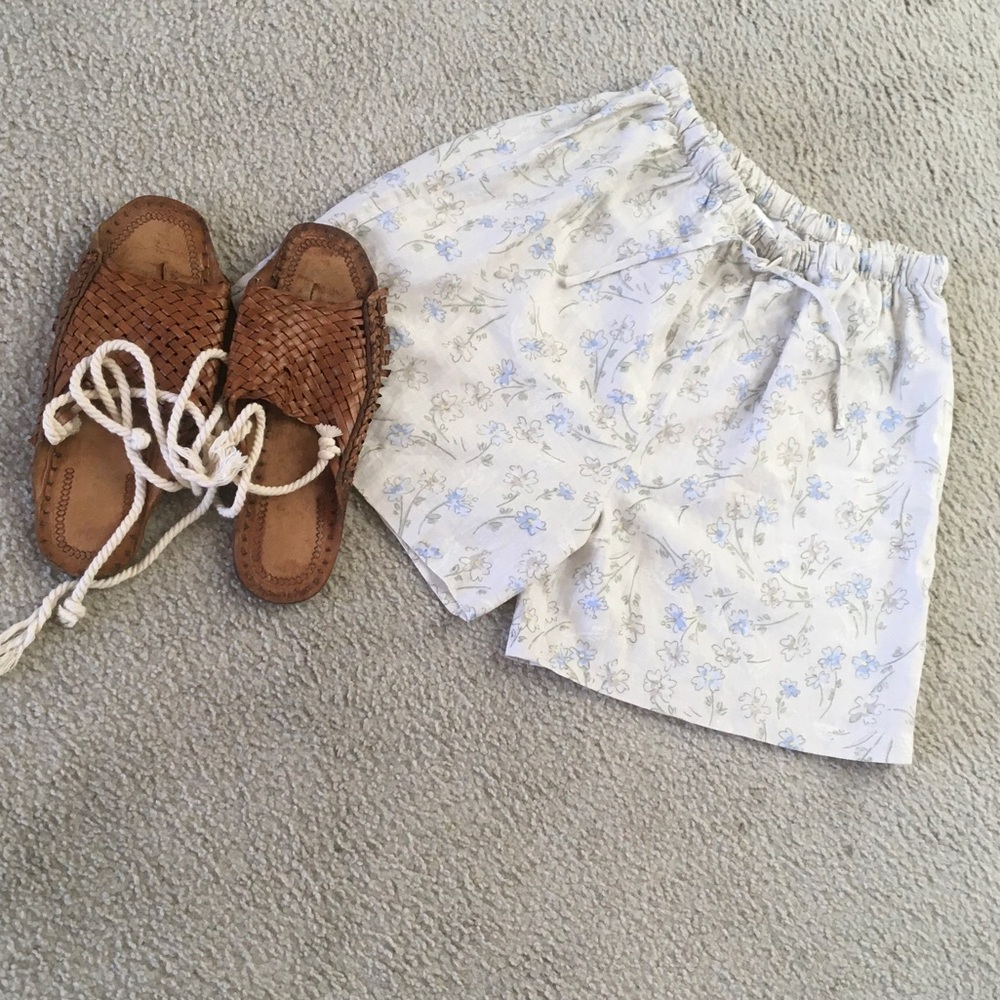CHEROKEE/VINTAGE-COTTEGECORE LINEN CREAMw BLUE FLORAL SHORTS/NEW
